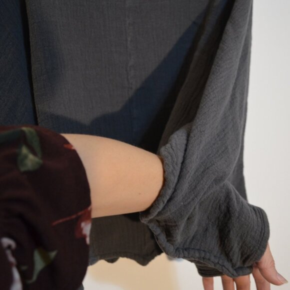 Poncho with Sleeves Dark Grey Light Women's Top Not-Even Bottom Edges - Picture 7 of 7